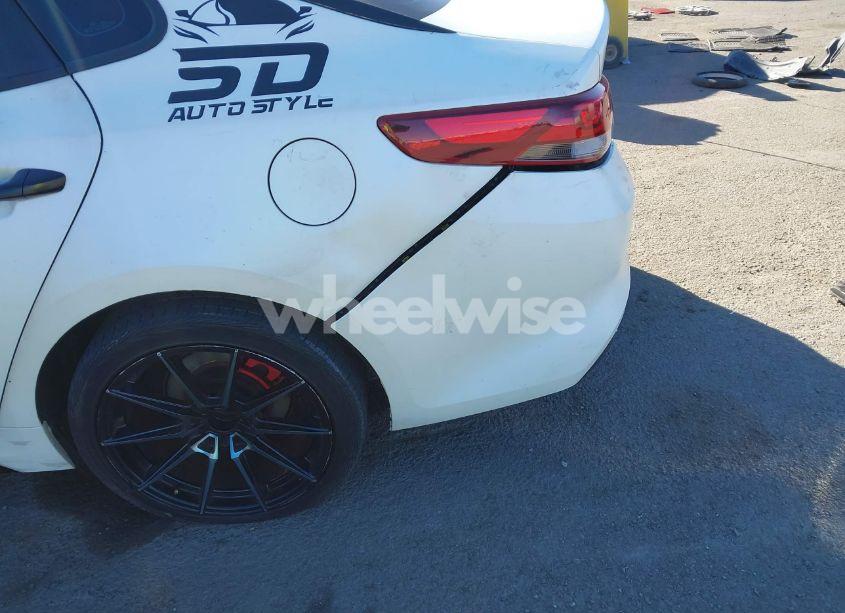 Photo 17 of 2016 Kia Optima EX (VIN 5XXGU4L3XGG087429)