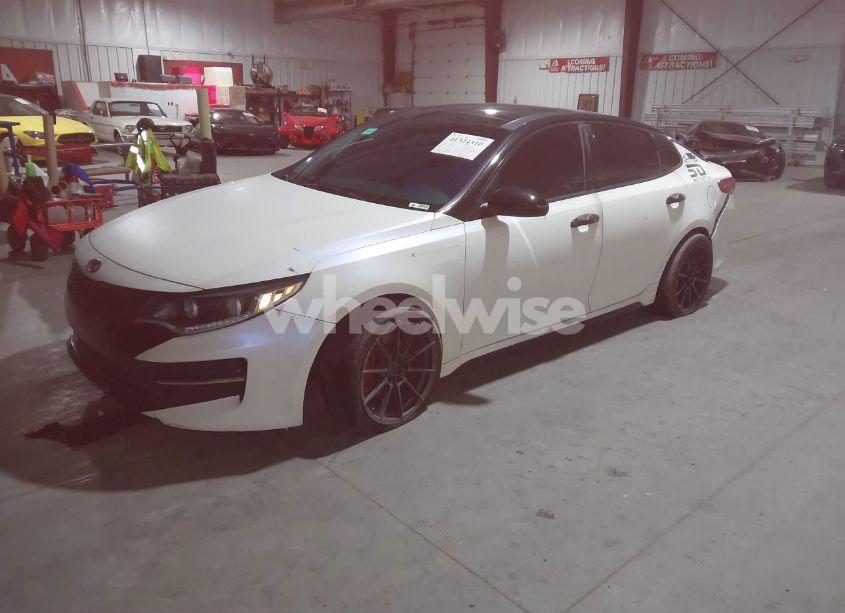 Photo 2 of 2016 Kia Optima EX (VIN 5XXGU4L3XGG087429)