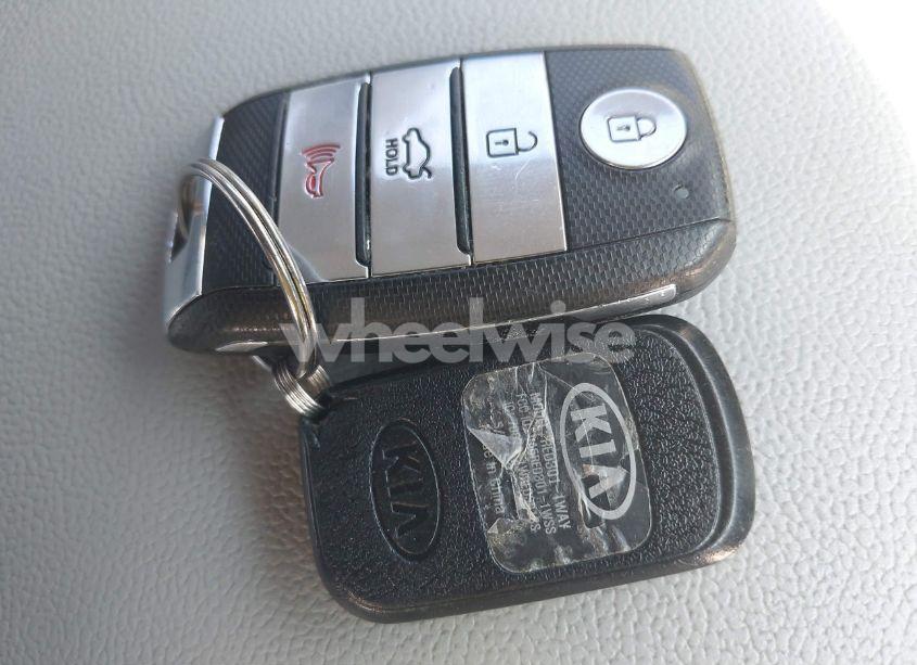 Photo 11 of 2016 Kia Optima EX (VIN 5XXGU4L3XGG098687)