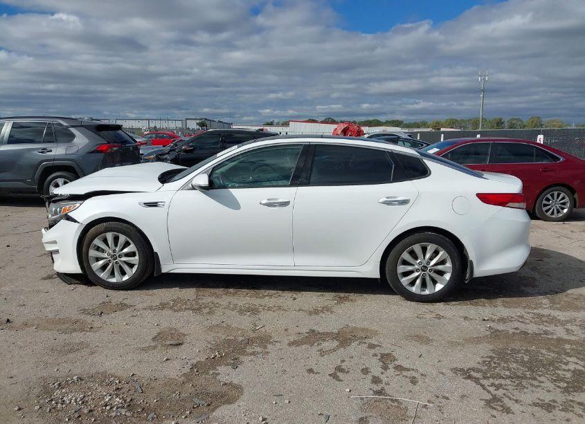 Photo 14 of 2016 Kia Optima EX (VIN 5XXGU4L3XGG119053)