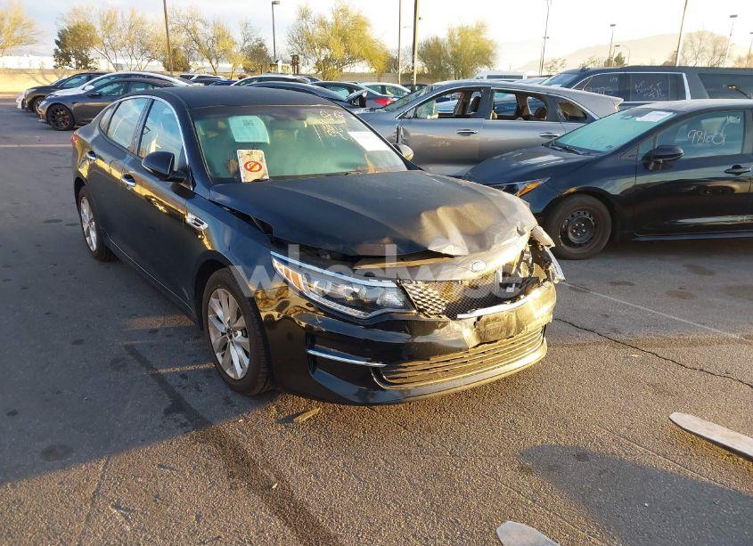 2018 Kia Optima EX (VIN 5XXGU4L3XJG273494) main photo