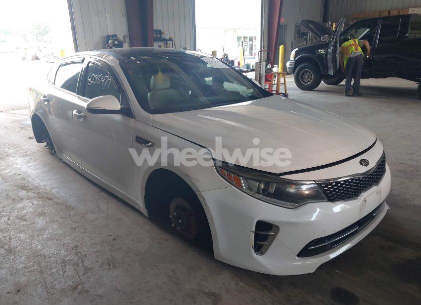 2016 Kia Optima SXL TURBO (VIN 5XXGV4L20GG107109) main photo