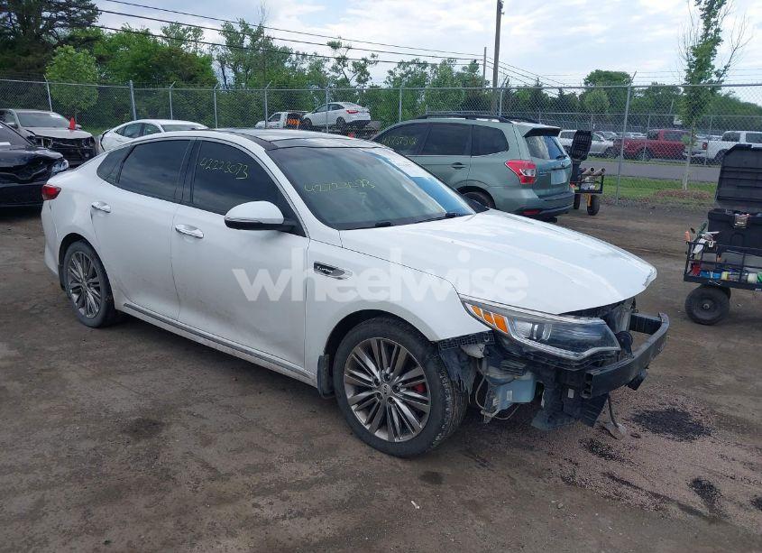 2016 Kia Optima SXL TURBO (VIN 5XXGV4L26GG067859) main photo