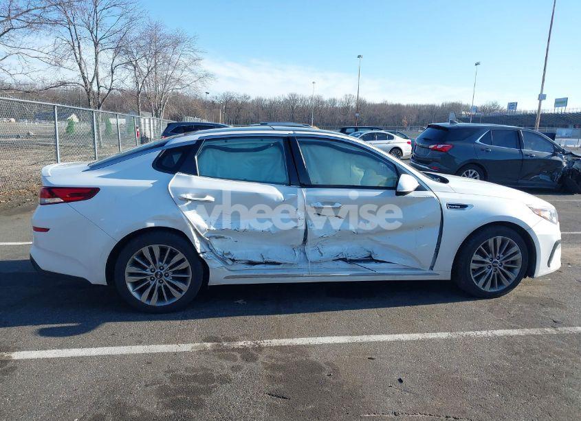 Photo 6 of 2019 Kia Optima SX TURBO (VIN 5XXGV4L26KG303256)