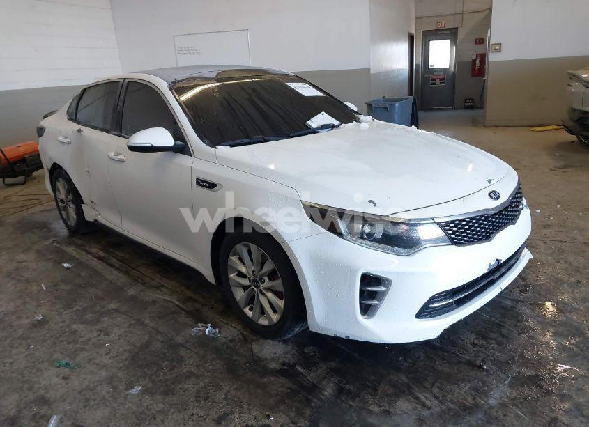 2016 Kia Optima SX TURBO (VIN 5XXGW4L23GG016526) main photo