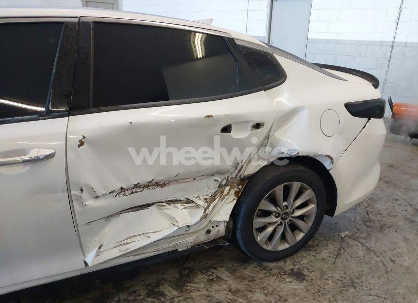 Photo 6 of 2016 Kia Optima SX TURBO (VIN 5XXGW4L23GG016526)