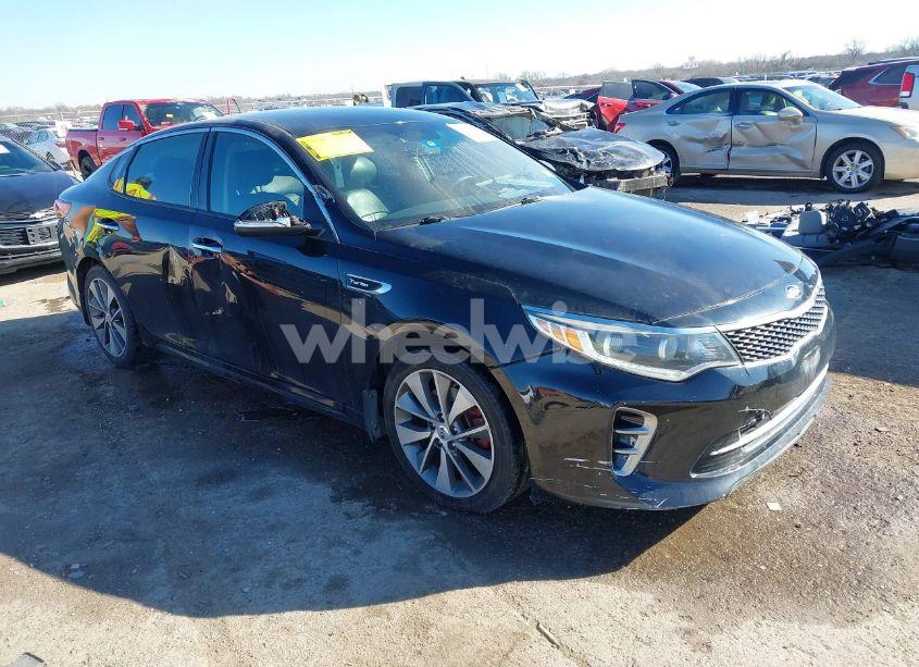 2017 Kia Optima SX TURBO (VIN 5XXGW4L2XHG145607) main photo