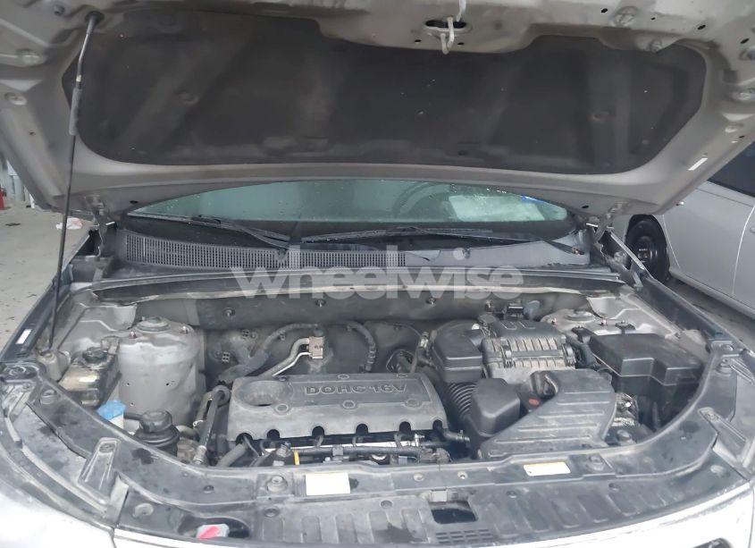 Photo 10 of 2011 Kia Sorento LX (VIN 5XYKT3A10BG004233)