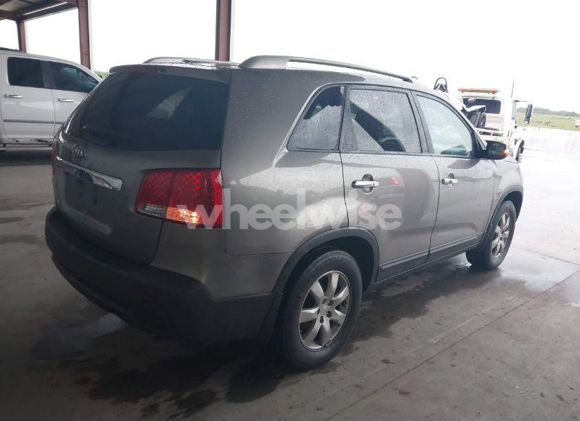 Photo 4 of 2011 Kia Sorento LX (VIN 5XYKT3A10BG004233)
