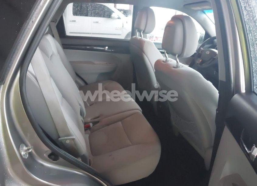 Photo 8 of 2011 Kia Sorento LX (VIN 5XYKT3A10BG004233)