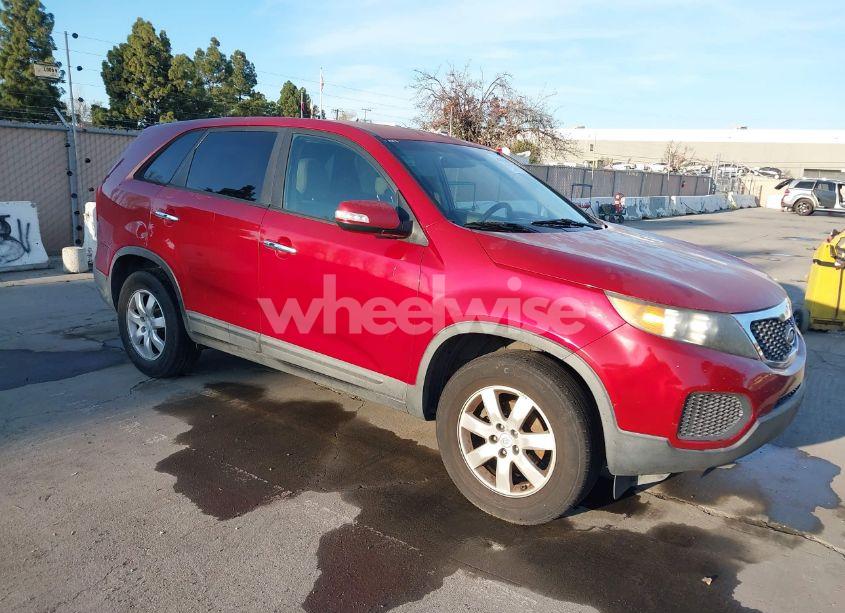 2011 Kia Sorento LX (VIN 5XYKT3A10BG004278) main photo