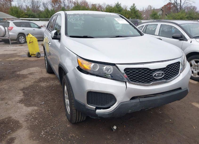 2011 Kia Sorento LX (VIN 5XYKT3A10BG034316) main photo