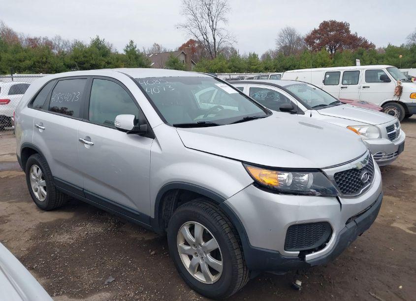 Photo 13 of 2011 Kia Sorento LX (VIN 5XYKT3A10BG034316)