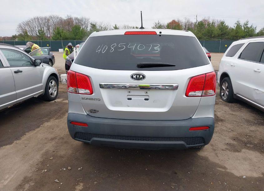 Photo 16 of 2011 Kia Sorento LX (VIN 5XYKT3A10BG034316)