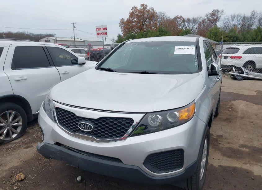 Photo 2 of 2011 Kia Sorento LX (VIN 5XYKT3A10BG034316)