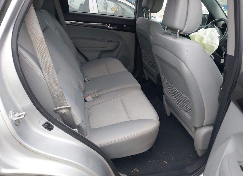 Photo 8 of 2011 Kia Sorento LX (VIN 5XYKT3A10BG034316)