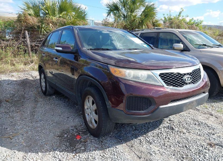 2011 Kia Sorento LX (VIN 5XYKT3A10BG076596) main photo