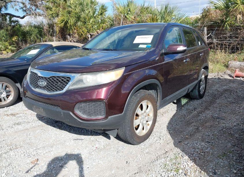 Photo 2 of 2011 Kia Sorento LX (VIN 5XYKT3A10BG076596)