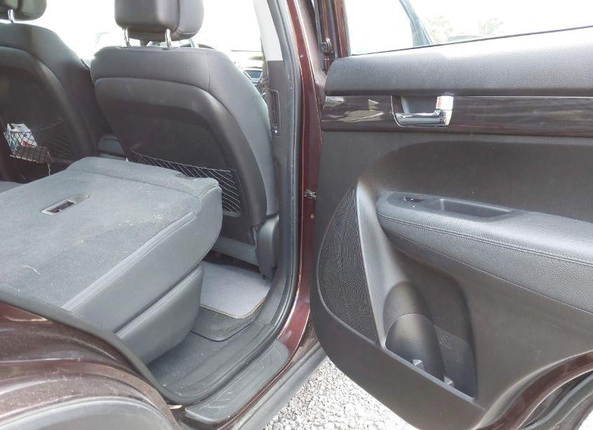 Photo 8 of 2011 Kia Sorento LX (VIN 5XYKT3A10BG076596)