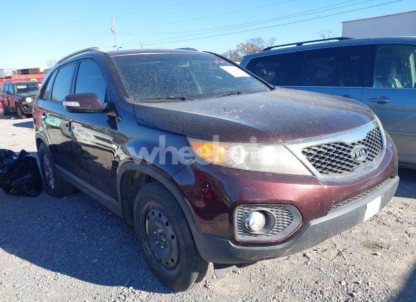 2011 Kia Sorento LX (VIN 5XYKT3A10BG091888) main photo