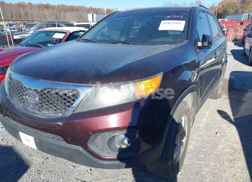 Photo 6 of 2011 Kia Sorento LX (VIN 5XYKT3A10BG091888)