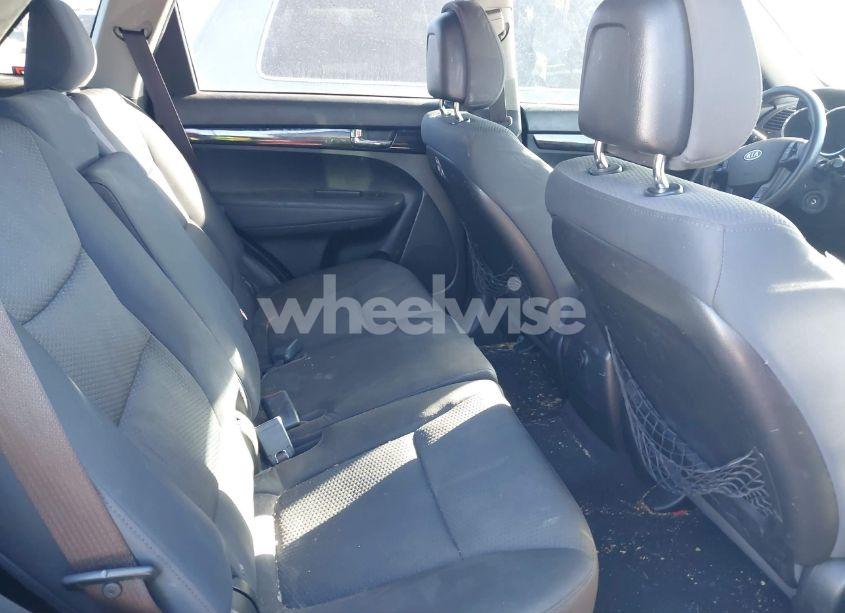 Photo 8 of 2011 Kia Sorento LX (VIN 5XYKT3A10BG091888)