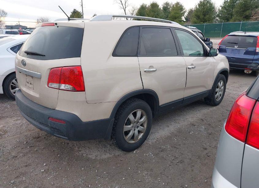 Photo 4 of 2011 Kia Sorento LX (VIN 5XYKT3A10BG105188)