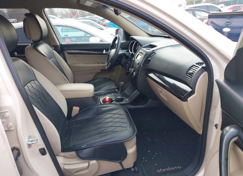 Photo 5 of 2011 Kia Sorento LX (VIN 5XYKT3A10BG105188)