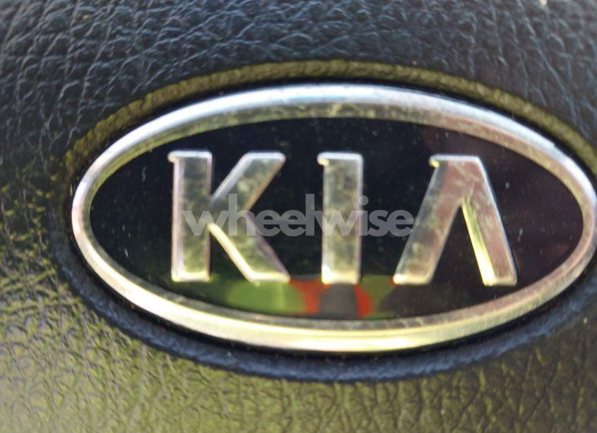 Photo 12 of 2011 Kia Sorento LX (VIN 5XYKT3A10BG124386)