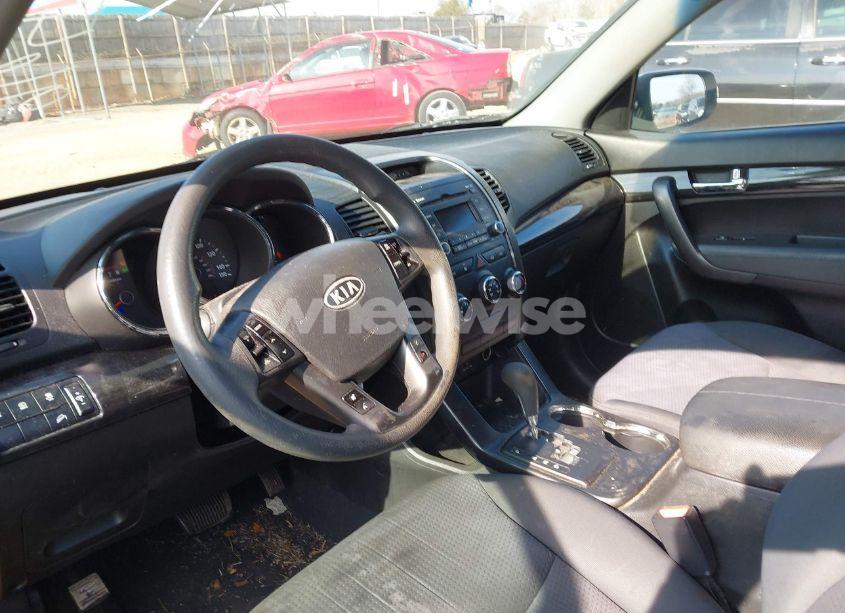 Photo 13 of 2011 Kia Sorento LX (VIN 5XYKT3A10BG133492)