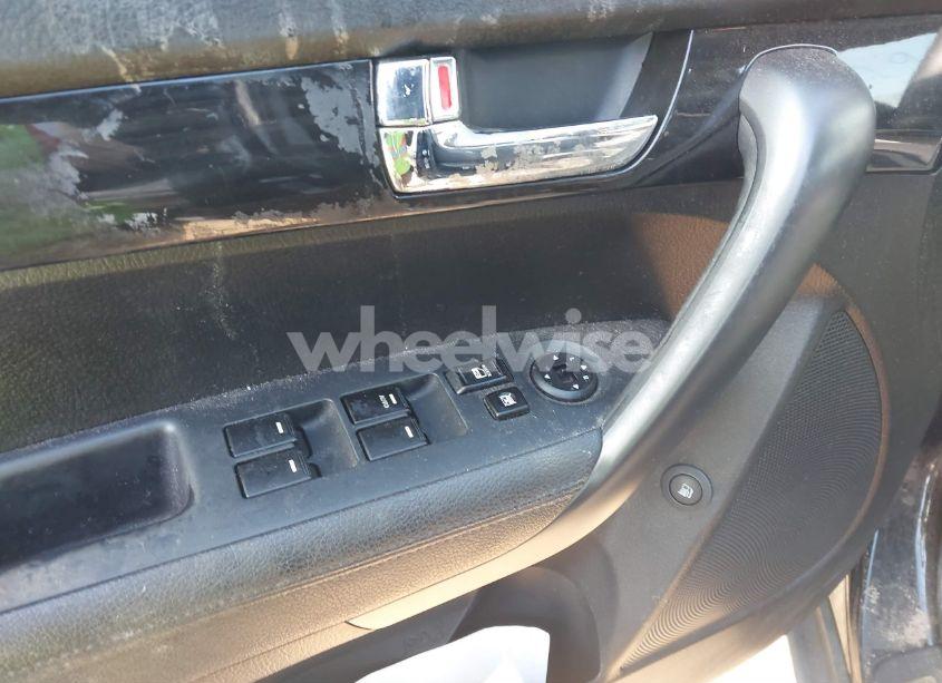 Photo 14 of 2011 Kia Sorento LX (VIN 5XYKT3A10BG133492)