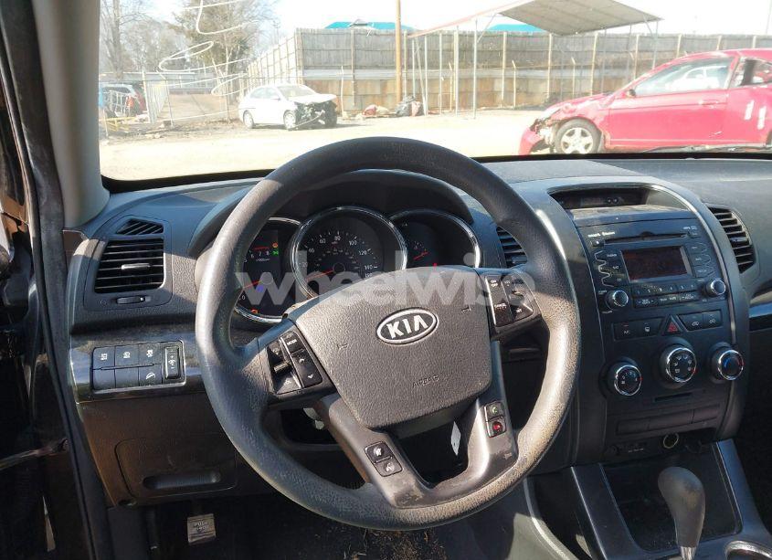 Photo 16 of 2011 Kia Sorento LX (VIN 5XYKT3A10BG133492)
