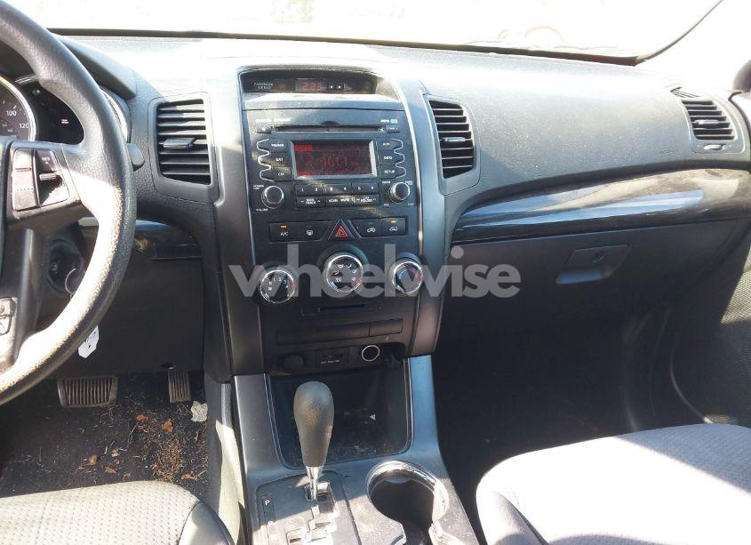 Photo 17 of 2011 Kia Sorento LX (VIN 5XYKT3A10BG133492)