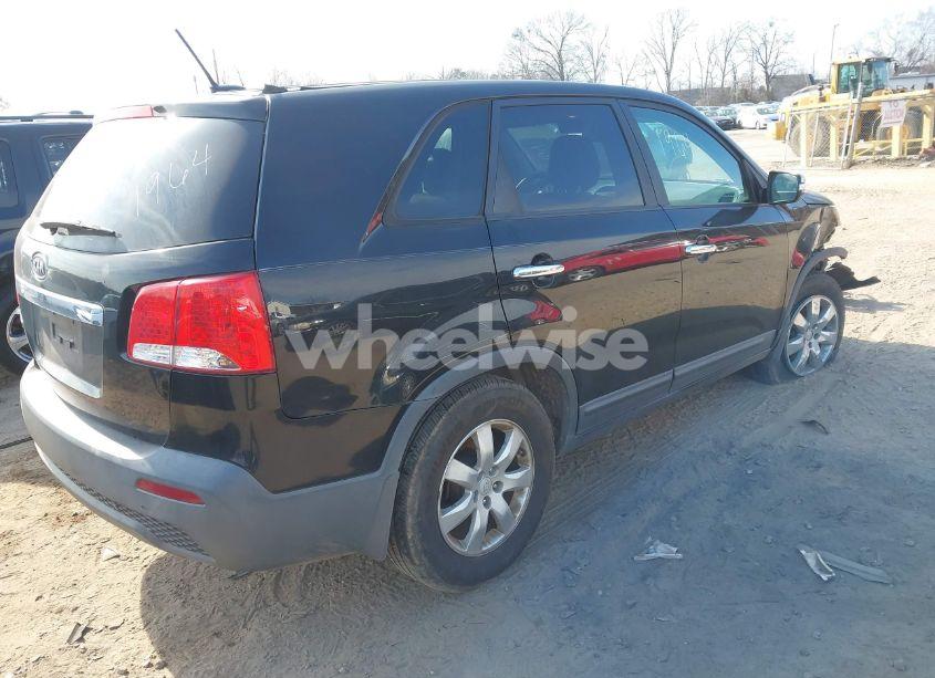Photo 4 of 2011 Kia Sorento LX (VIN 5XYKT3A10BG133492)