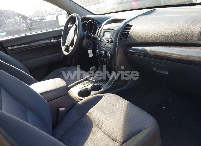 Photo 5 of 2011 Kia Sorento LX (VIN 5XYKT3A10BG133492)