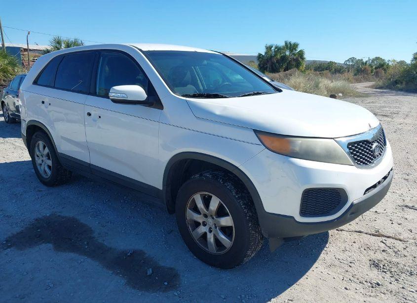 2011 Kia Sorento LX (VIN 5XYKT3A10BG176410) main photo