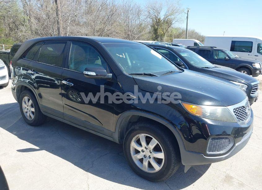 2011 Kia Sorento LX (VIN 5XYKT3A10BG181770) main photo