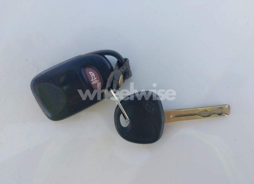 Photo 11 of 2011 Kia Sorento LX (VIN 5XYKT3A10BG181770)