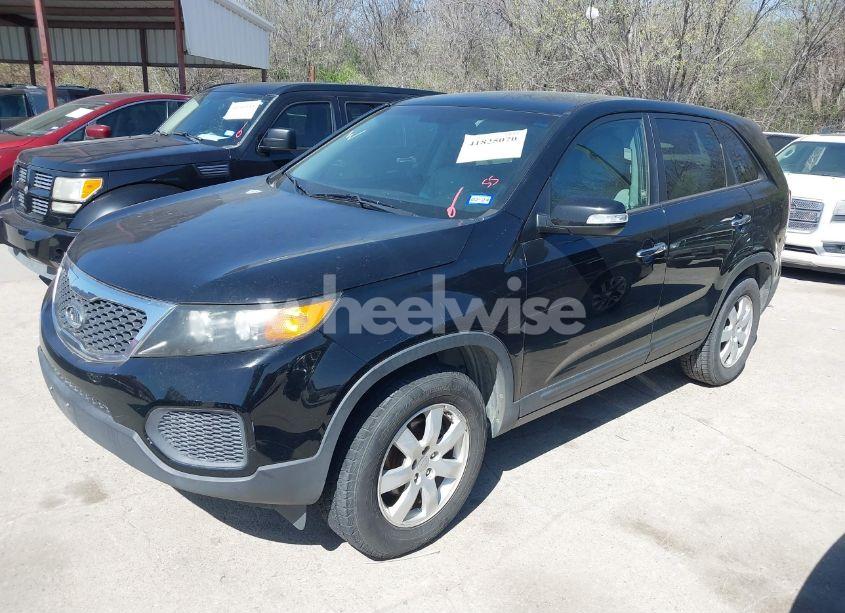 Photo 2 of 2011 Kia Sorento LX (VIN 5XYKT3A10BG181770)