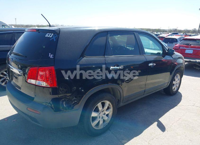 Photo 4 of 2011 Kia Sorento LX (VIN 5XYKT3A10BG181770)