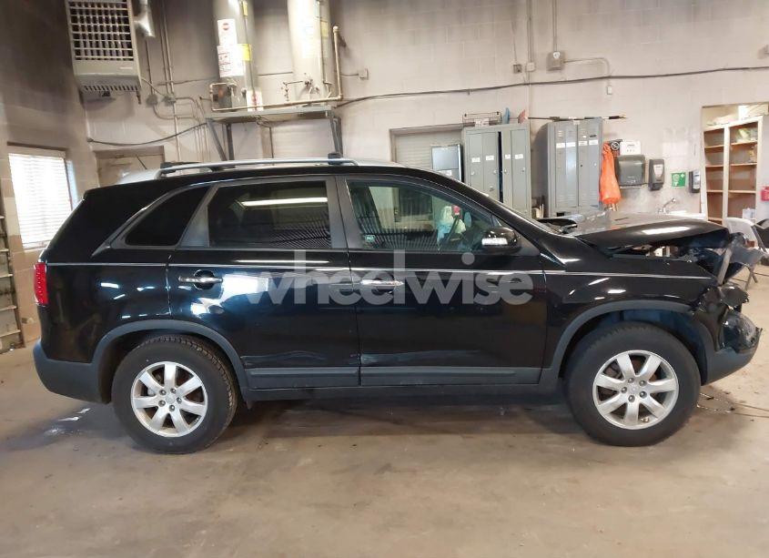 Photo 14 of 2011 Kia Sorento LX (VIN 5XYKT3A10BG182823)