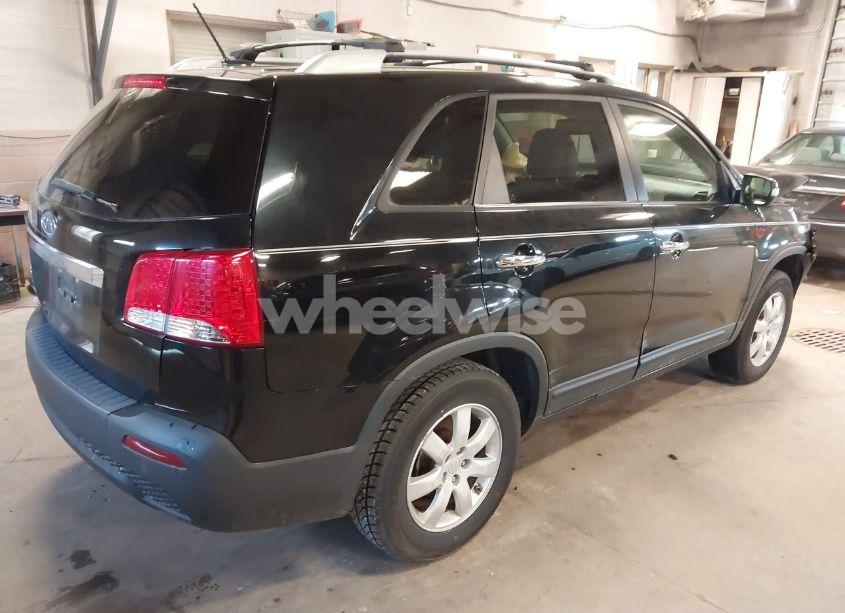 Photo 4 of 2011 Kia Sorento LX (VIN 5XYKT3A10BG182823)