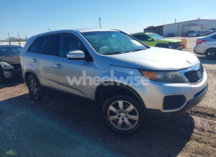 2012 Kia Sorento LX (VIN 5XYKT3A10CG199591) main photo