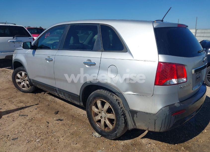 Photo 3 of 2012 Kia Sorento LX (VIN 5XYKT3A10CG199591)