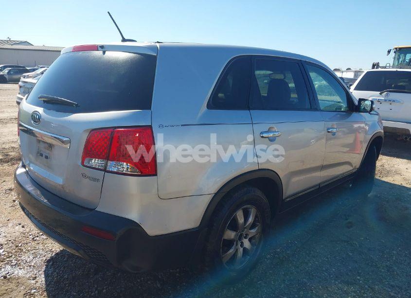 Photo 4 of 2012 Kia Sorento LX (VIN 5XYKT3A10CG199591)