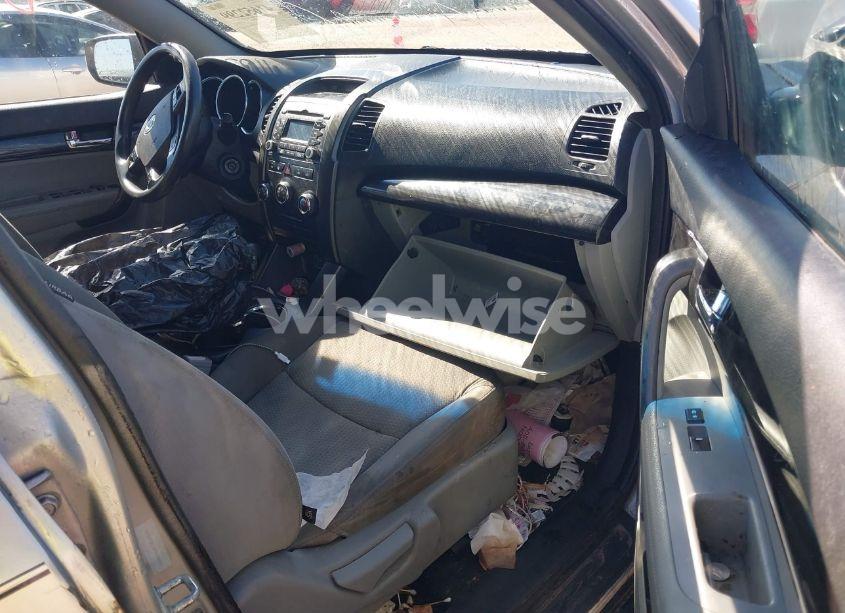 Photo 5 of 2012 Kia Sorento LX (VIN 5XYKT3A10CG199591)