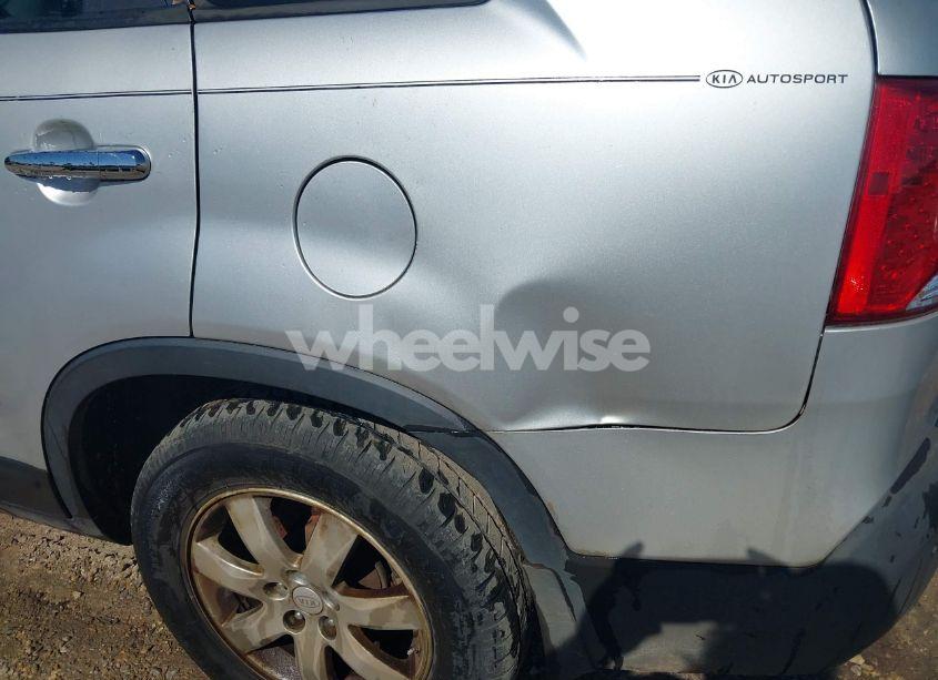 Photo 6 of 2012 Kia Sorento LX (VIN 5XYKT3A10CG199591)