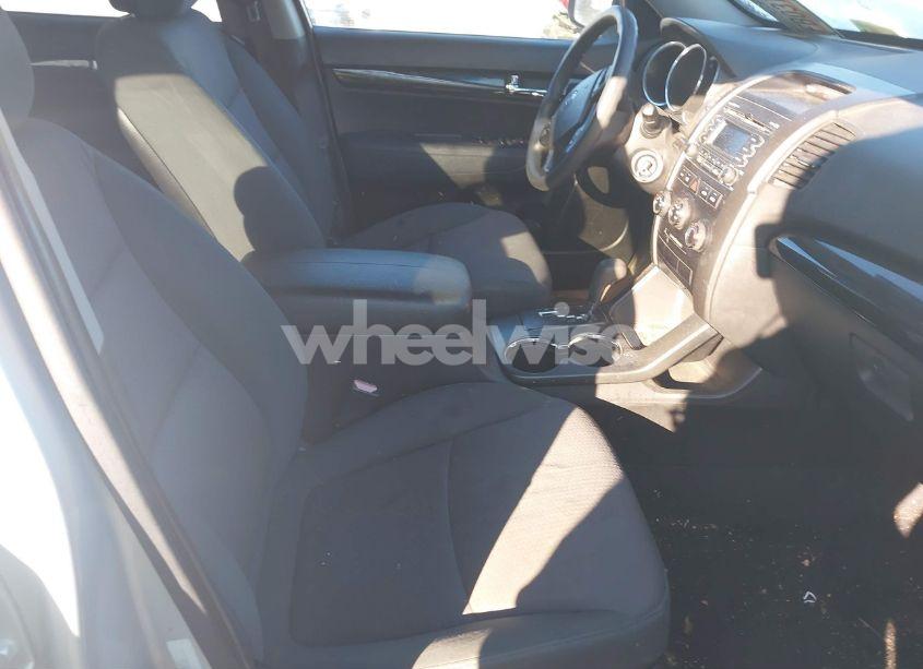 Photo 5 of 2012 Kia Sorento LX (VIN 5XYKT3A10CG272331)
