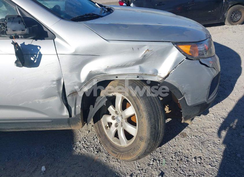 Photo 6 of 2012 Kia Sorento LX (VIN 5XYKT3A10CG272331)