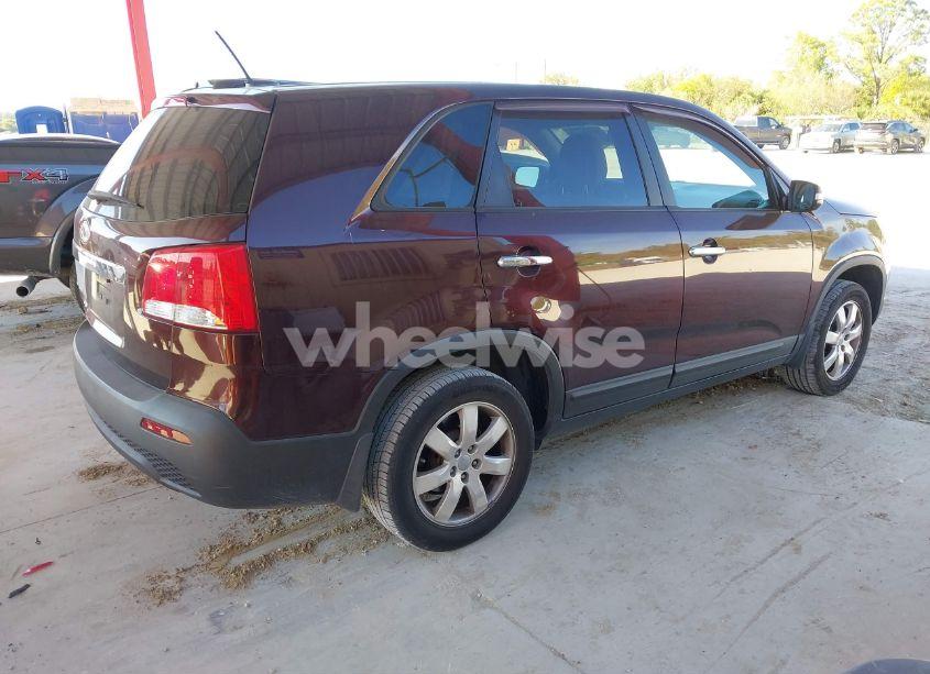 Photo 4 of 2012 Kia Sorento LX (VIN 5XYKT3A10CG274063)